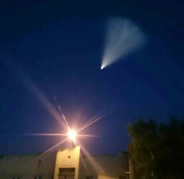 Ночное небо саратов. Над саратовской областью. Полет над городом свободный амурской области. Северное сияние в саратове. Серебристые облака красивые.