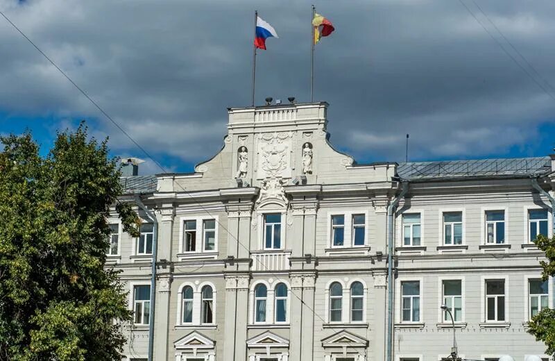 Здание промбанка (мэрия) новосибирска. Мэрия тверская 13. Чиновники москвы. Охранник мэра. Мэрия жалуется.