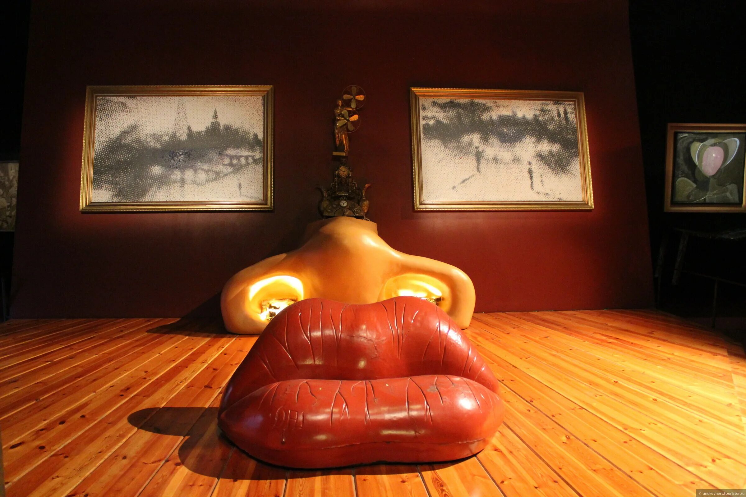 Комната сальвадора дали. Комната сальвадора дали. Музей дали в фигерасе мэй уэст. Мэй уэст сальвадор дали. Музей сальвадора дали в фигерасе мэй уэст.