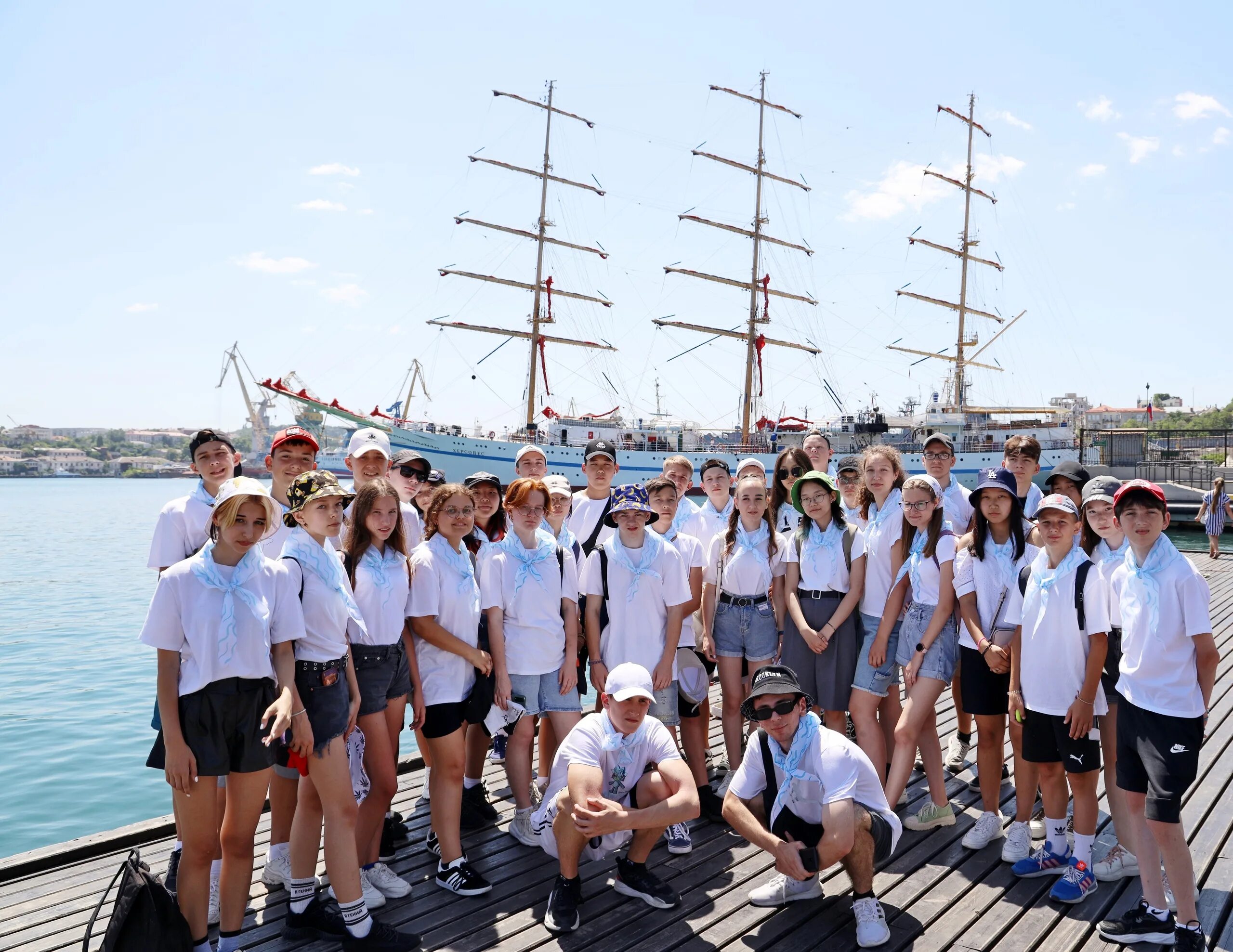 Детский центр алые паруса крым евпатория. Алые паруса вавож. Лагерь алые паруса евпатория 2022. Детский центр алые паруса евпатория. Евпатория).