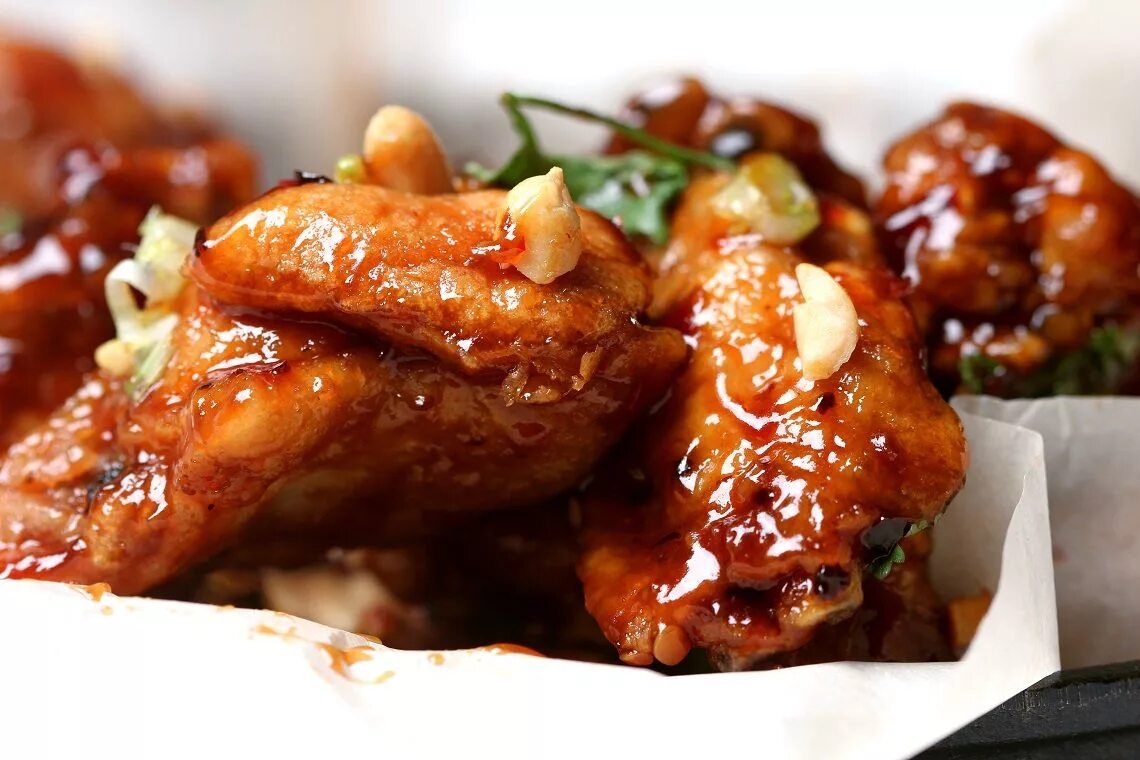 Как вкусно приготовить куриные крылья. Как вкусно приготовить куриные крылья. Крылышки в духовке с хрустящей корочкой. Как вкусно приготовить куриные крылья. Крылышки куриные.