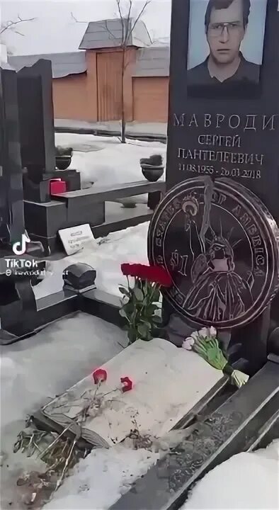 Памятник мавроди. Могила мавроди. Могила мавроди. Могила мавроди. Троекуровское кладбище мавроди.