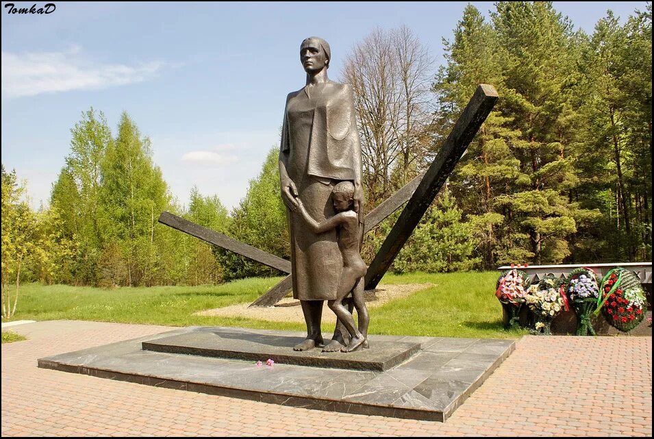 Памятники войны в беларуси. Мемориальный комплекс Дальва. Мемориал сожженных деревень в Белоруссии Дальва. Мемориальный комплекс Дальва в Белоруссии. Мемориал деревни Хатынь.