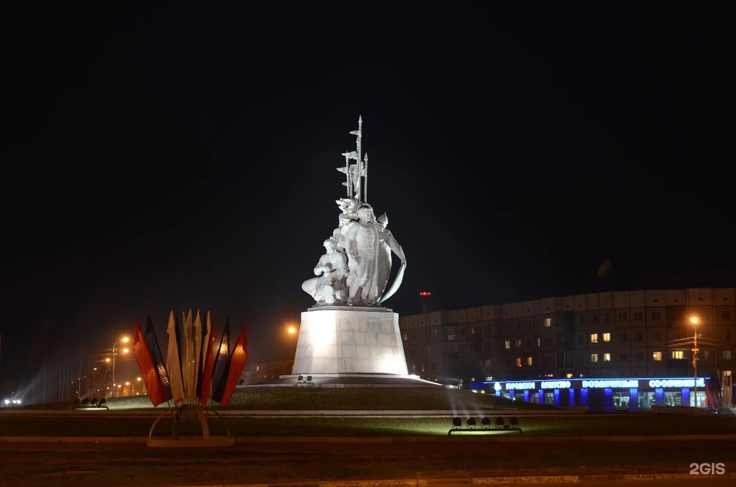 Памятник основтелям города сургут. Основатели сургута. Памятник создателям сургута. Основатели сургута памятник основателям сургута. Достопримечательности сургута памятник основателям сургута.