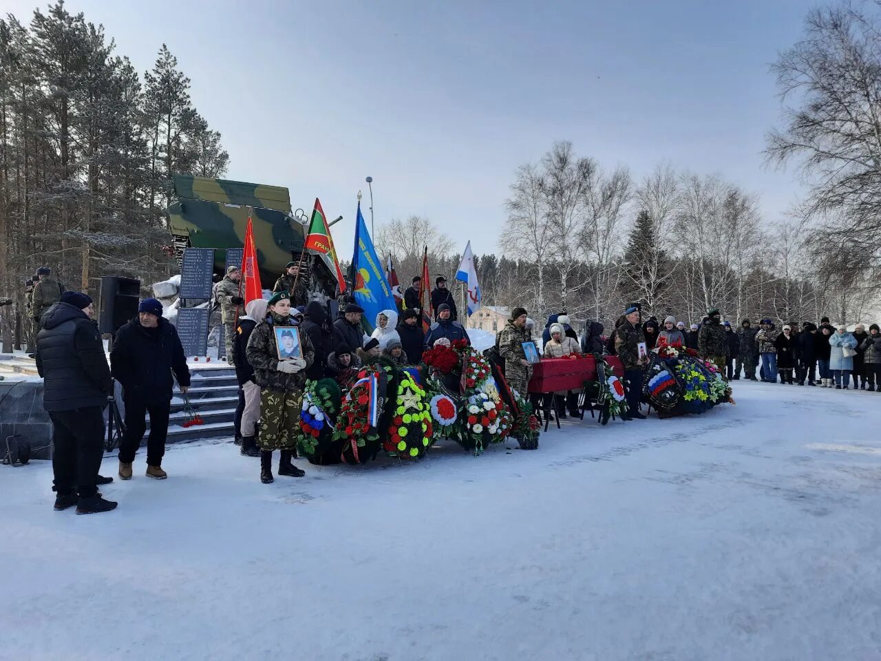 Обстановка в каменске уральском. Село позариха. Обстановка в каменске уральском. Аллея славы каменск-уральский. Пожар сейчас.