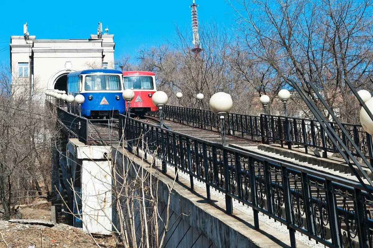 Фуникулер во владивостоке. Владивостокский фуникулер. Достопримечательности Владивостока фуникулер. Приморский край фуникулер. Канатная дорога Владивосток.