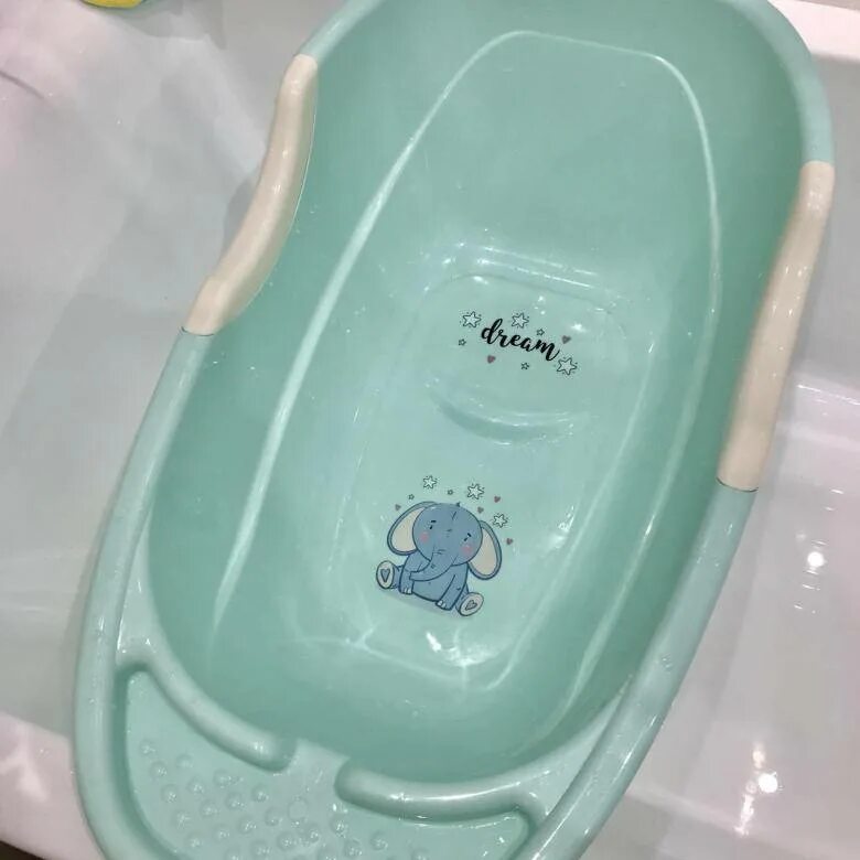 Ванночка для новорожденных. Ванночка для купания новорожденных. Ванночка для купания новорожденных с горкой. Ванночка детская для купания бежевая. Какую ванночку надо