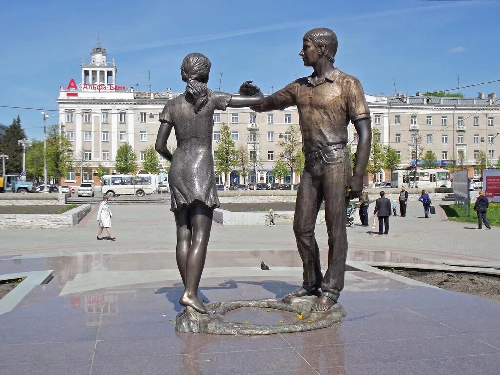 памятник погибшим сотрудникам курган. площадь ленина курган. памятник илизарова в кургане. статуя илизарова в кургане. памятник мальцева в кургане.