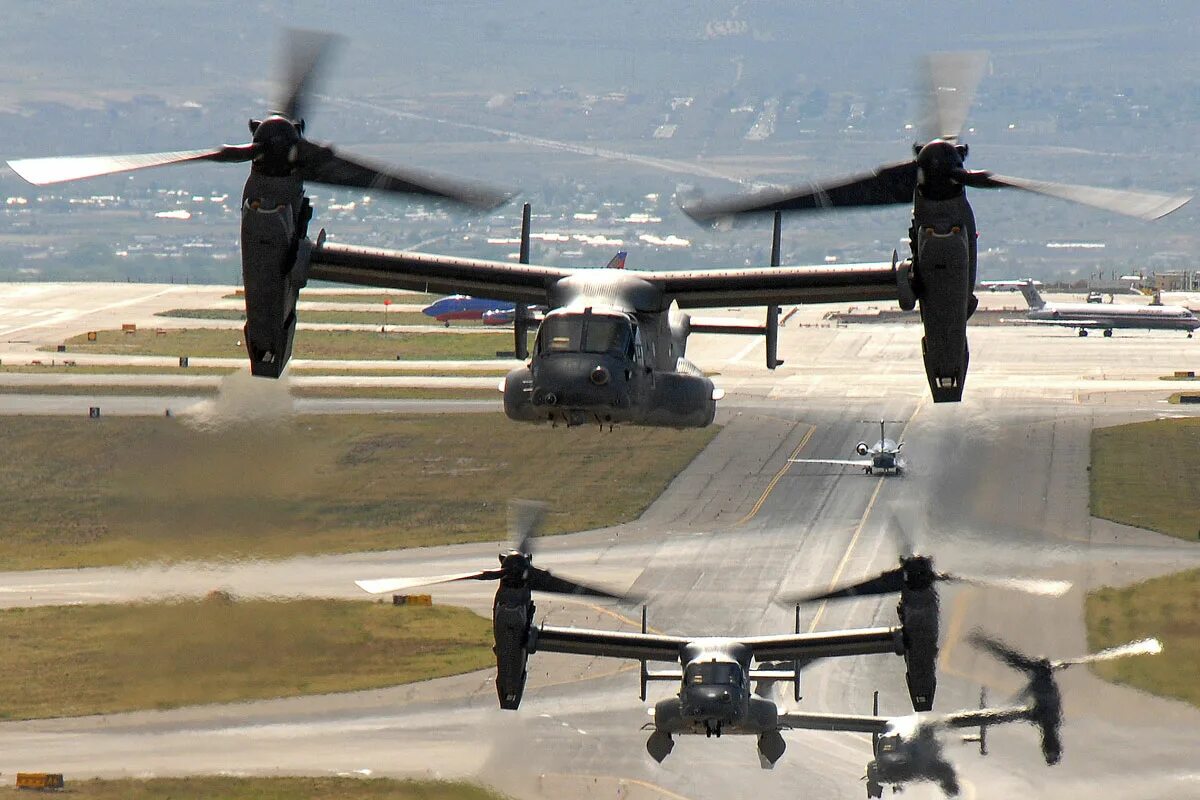 Bell boeing v-22 osprey. Конвертопланов bell v-22 osprey. Вертолет bell v-22 osprey. Грузовые самолеты армии сша. Конвертоплан bell boeing v-22 osprey.