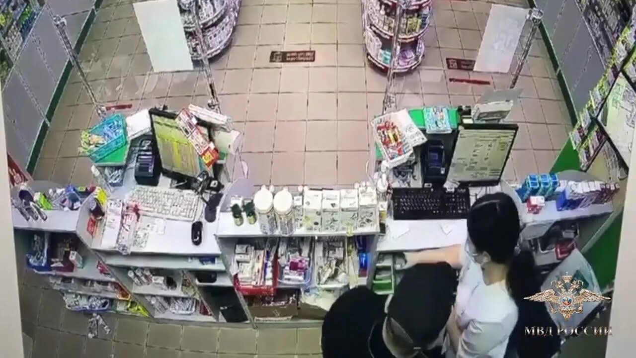 Воровки в подсобке