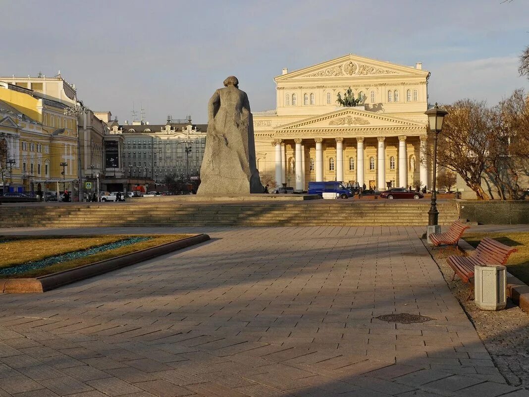 Театральная площадь какой район москвы. Театральная площадь Москва. Ансамбль театральной площади в Москве. Театралка площадь Москва. Сквер на театральной площади Москва.