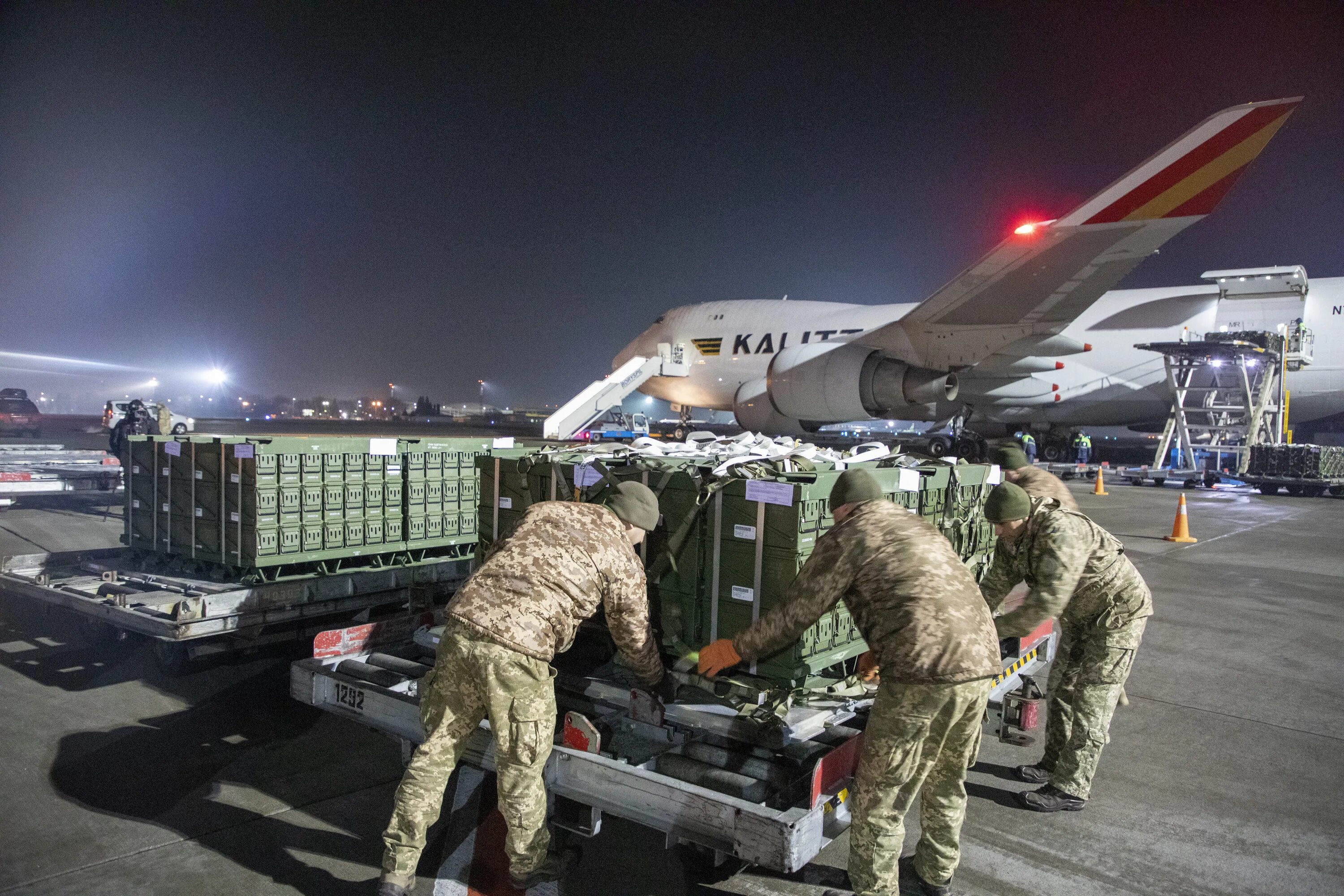 Украинские военные в пакетах. Поддержка военнослужащих. Выделит ли сша помощь украине последние новости