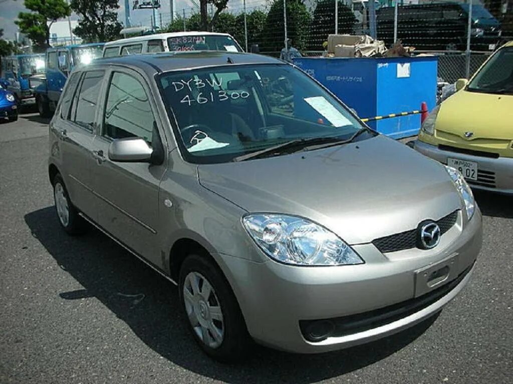 Улан удэ демио. Mazda demio 2000. Мазда 2 демио 2004. Улан удэ демио. Mazda demio 2004 год.
