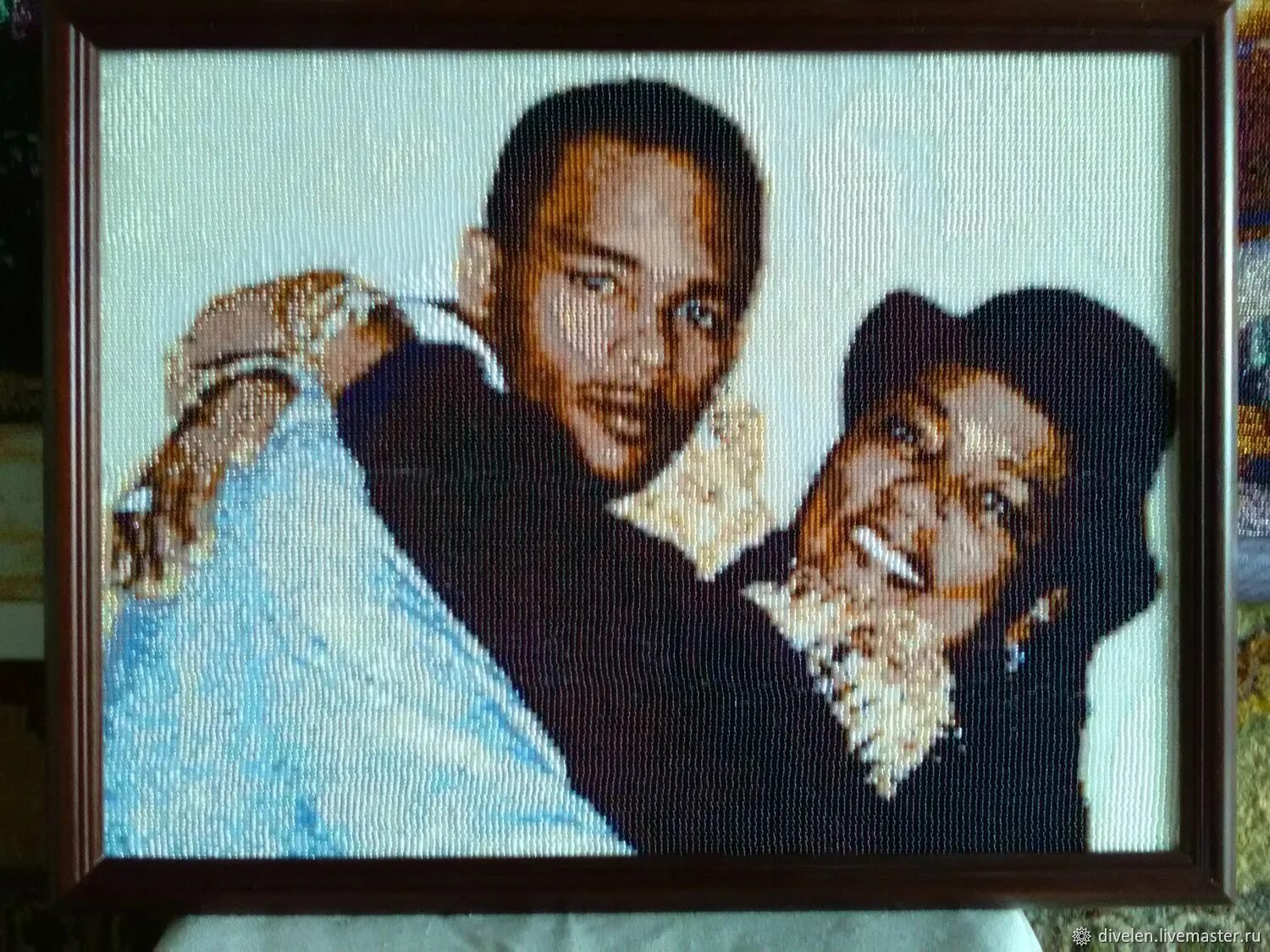 Портрет женщины с собачкой на руках. Портрет на гобелене. Портрет на гобелене. Портрет на гобелене. Гобелен портрет.