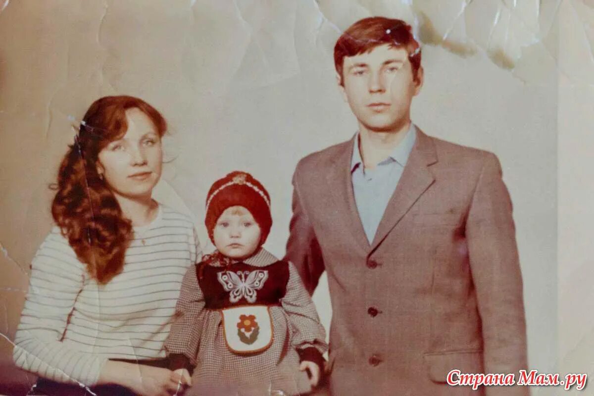 Год семьи в 2000. Советская семья 80-х. Семья 90-х. Семейные фото в Советском стиле. Семья в 90-е годы.