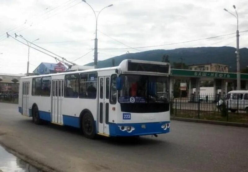 В махачкале. Троллейбус 3 махачкала каспийск. Автобус махачкала. Автоколонна 1736 махачкала. Нефаз автобус 100 махачкала каспийск мегатранс.