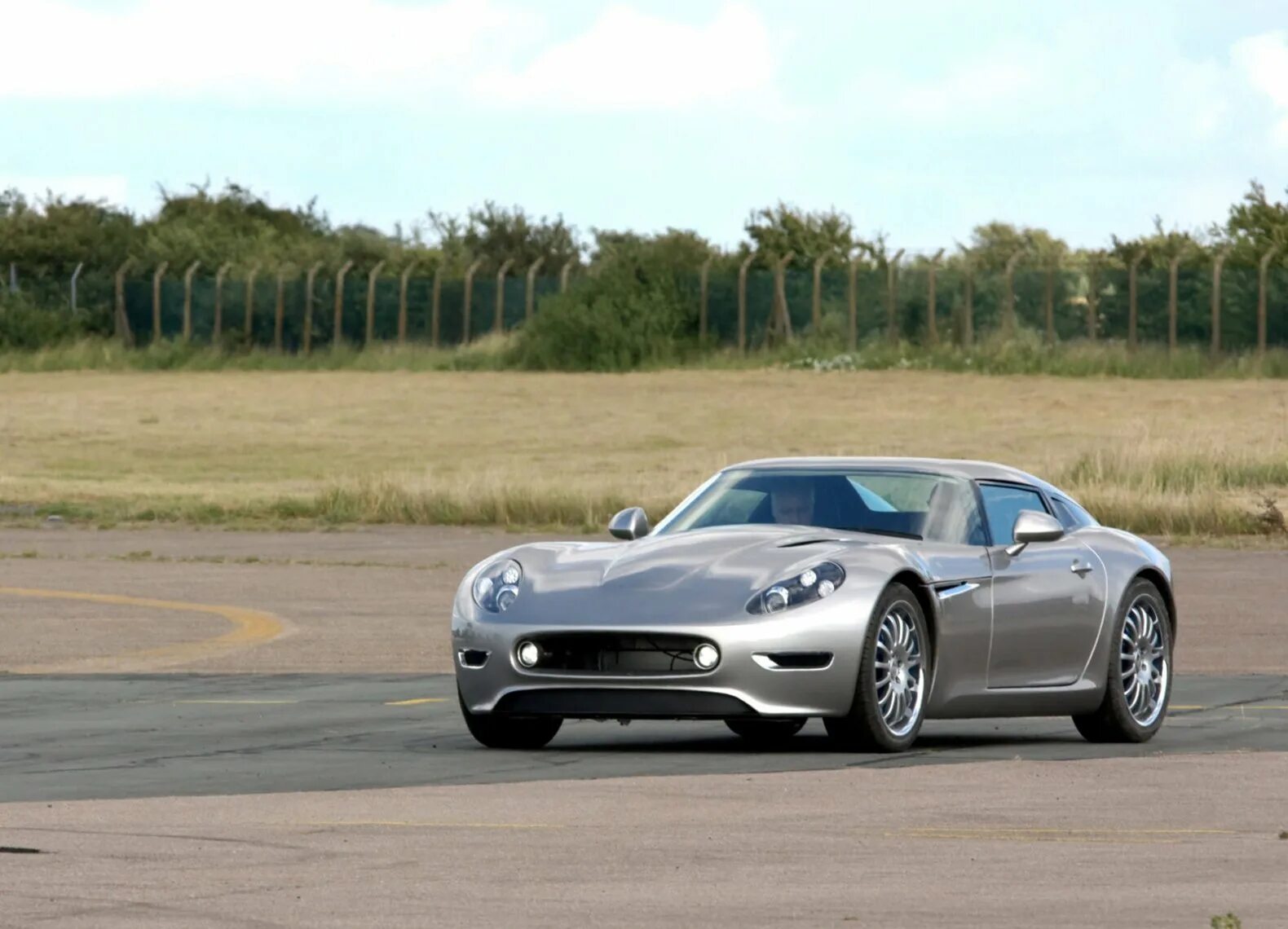 Lightning car. Lightning в автомобиль. lightning gt. электромобиль lightning gt. машина молния.