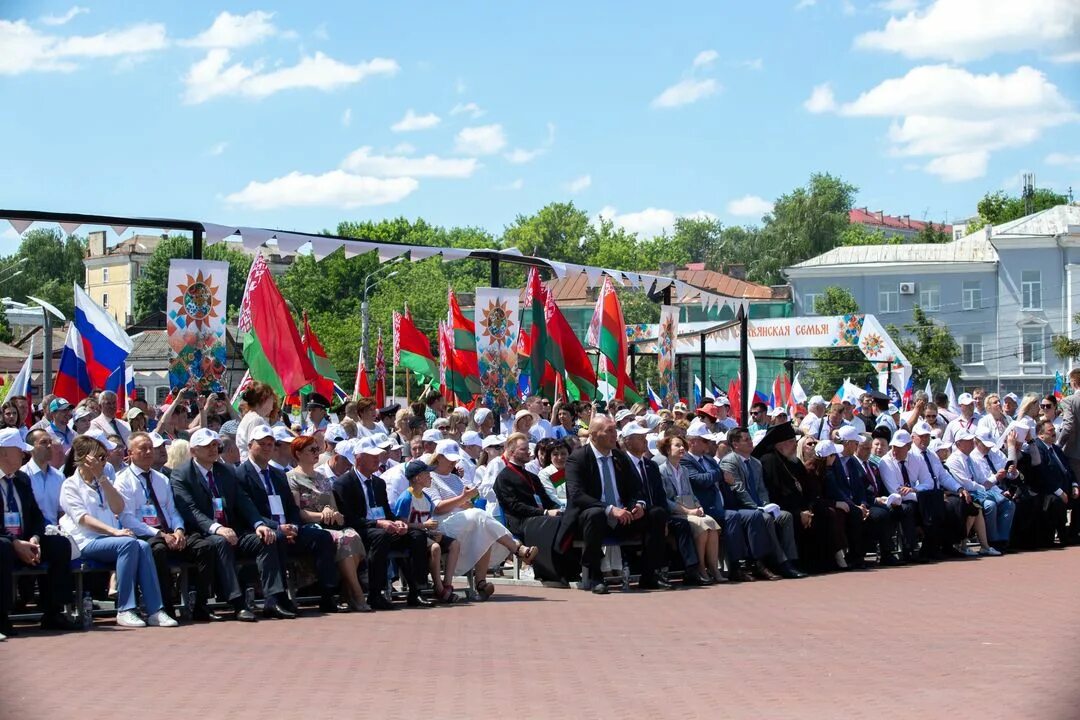 Славянское единство брянск программа. Славянское единство брянск. славянское единство 2025. славянское единство 2008.