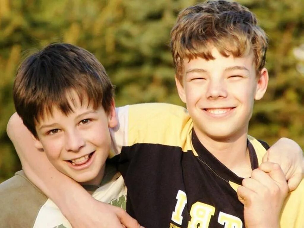 Громче чем бомбы фильм. Фото подростка. Два подростка 12 и 13. Два друга мальчика. Кино про суперспособности подростков.