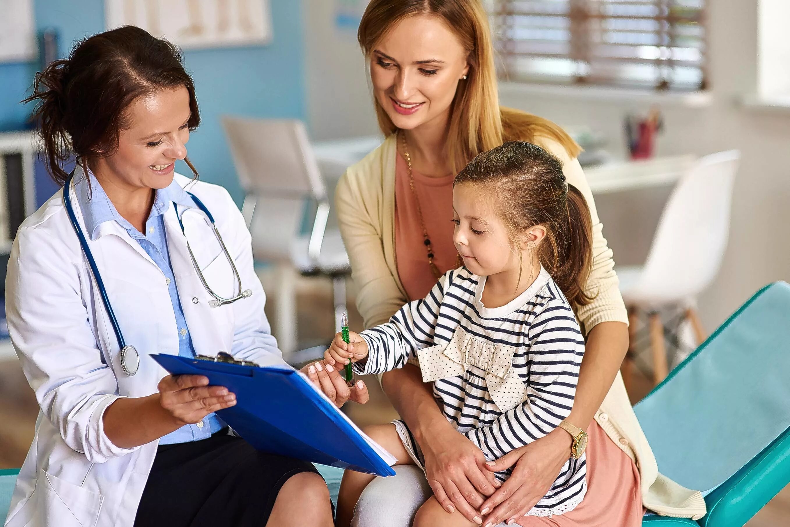 Осмотр ребенка. Дети у гинеколога. Прием детского невролога. Осмотр детей без родителей. Профилактические осмотры детей.