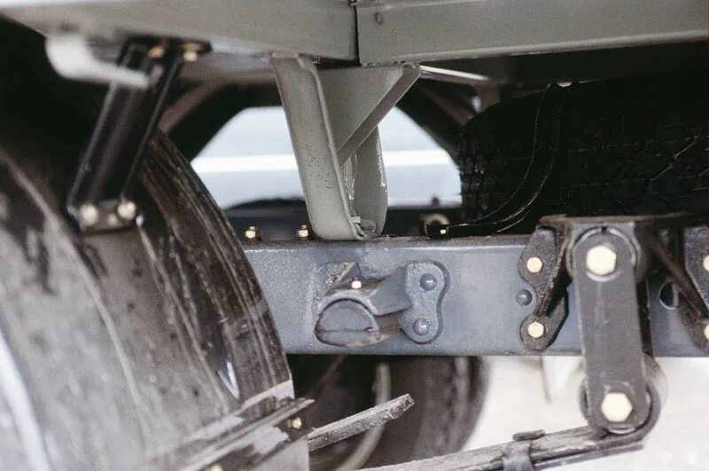 Кронштейн крепления фургона к раме газ 3302. Кронштейн крепления будки к раме газ 3302. Крепление платформы газель 3302. Кронштейн крепления кузова газель 3302. Крепление кузова к раме газель.