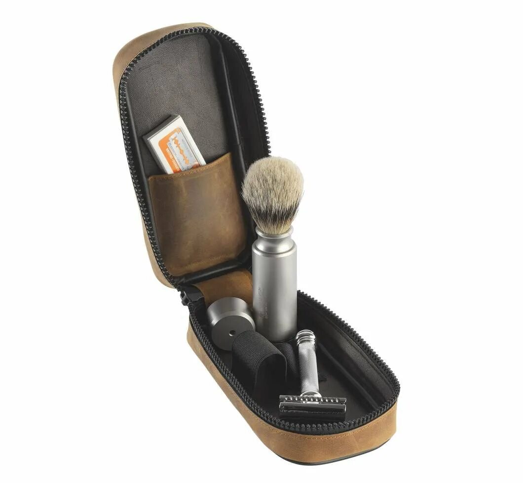 Мужские маникюрные наборы зингер. Подарочный набор бритвенный. Аксессуары для мужских бритв. Походный бритвенный набор для мужчин. Дорожный набор для мужчин.