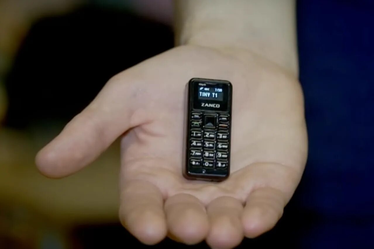 Открой просто телефон. Zanco tiny t1. Телефон Zanco tiny. Самый маленький смартфон. Самый маленький сотовый телефон.