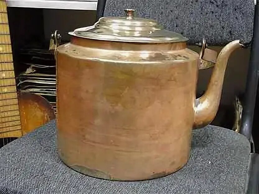 В медном чайнике массой 1 кг