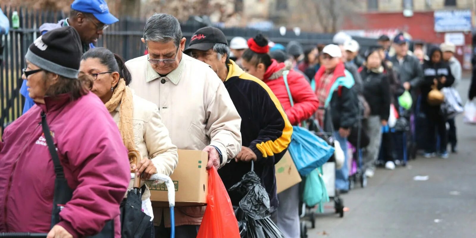 Poor americans. Poor americans. Лос анджелес трущобы. Нищие в сша. Бедные американцы.
