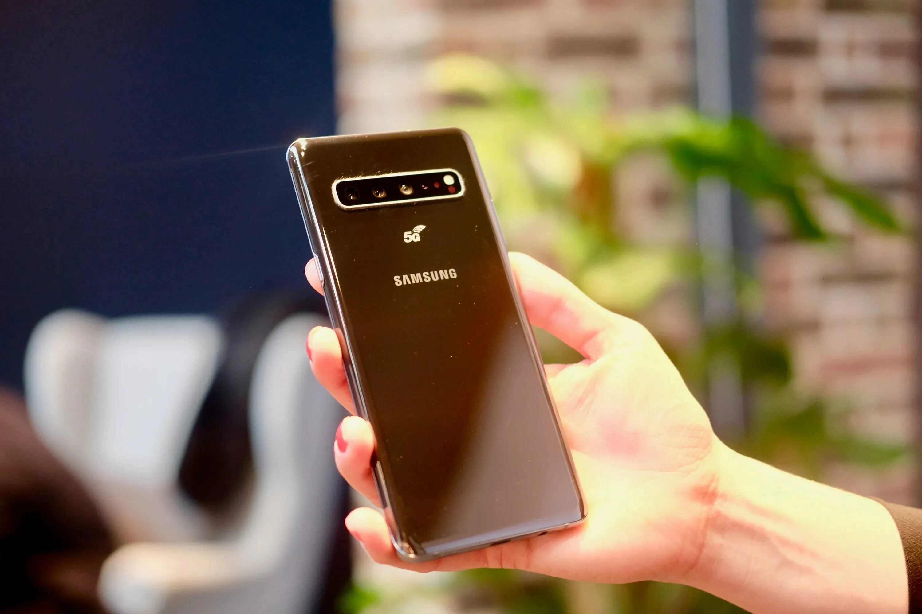 Телефоны 5 g купить. Samsung Galaxy s10 5g. Samsung Galaxy s10 Plus 5g. Samsung Galaxy 10 5g. Samsung Galaxy s10 5g narxi.