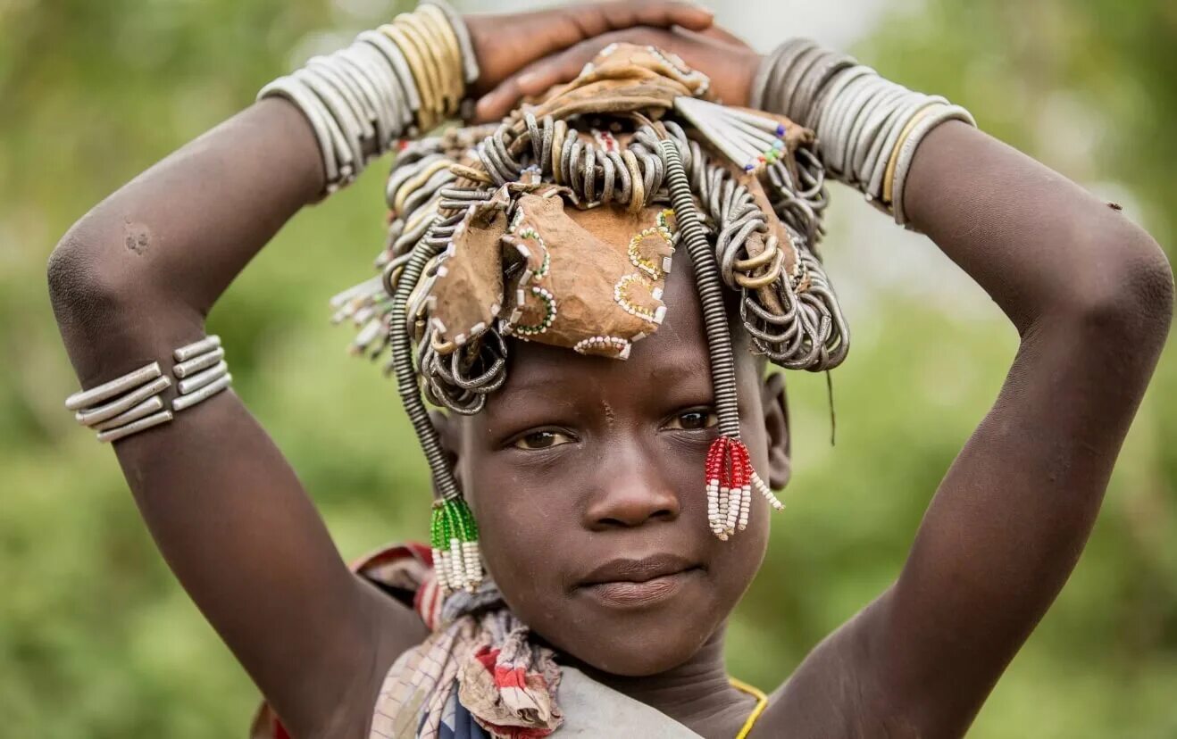 Африканское племя Мурси. Племя нсара Мурси Африка. Tribe girl