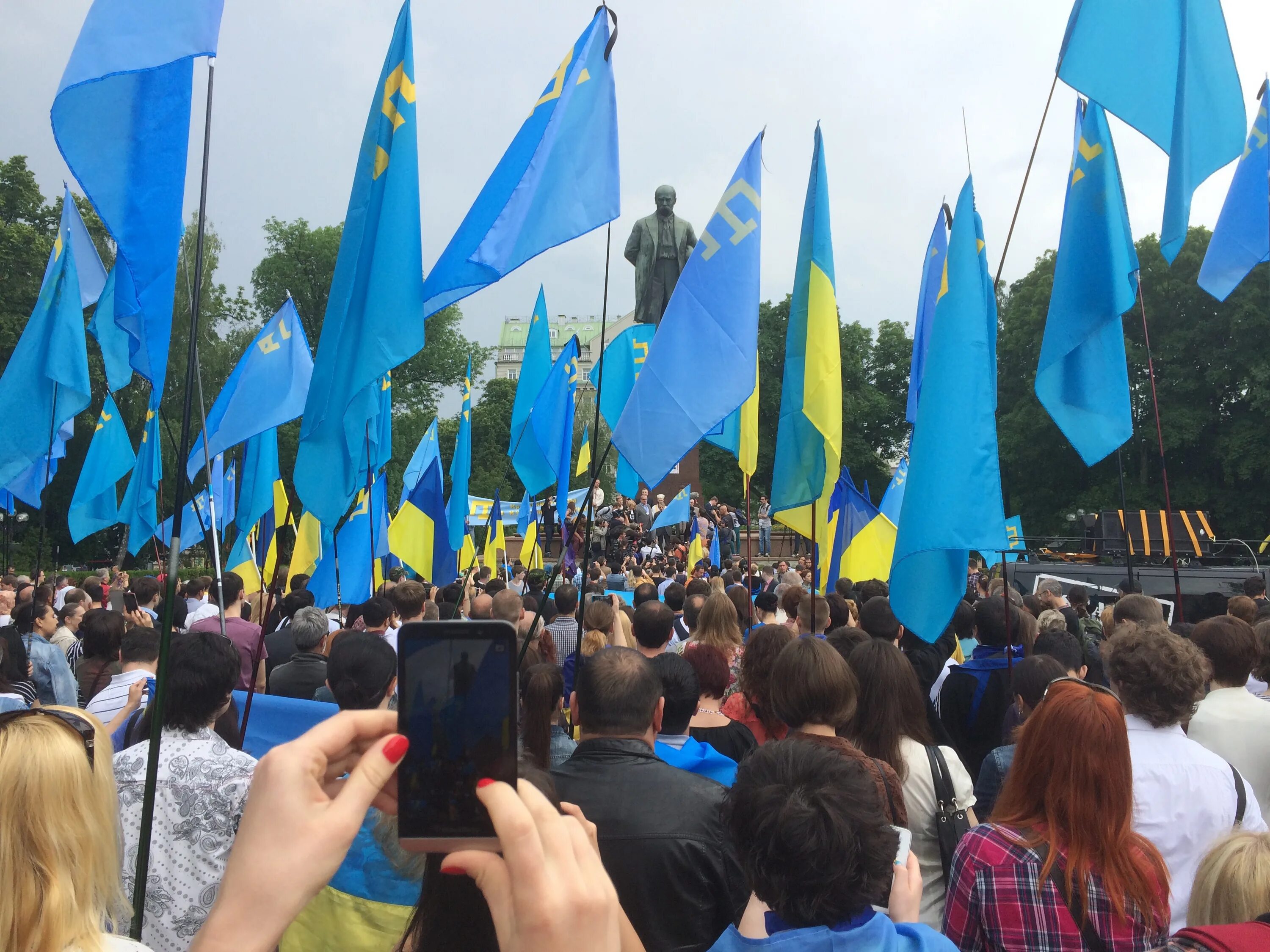 Крымские татары 2014. Крымские татары Украина. Меджлис татарского народа. Меджлис крымскотатарского народа митинг. Меджлис Крыма представители.