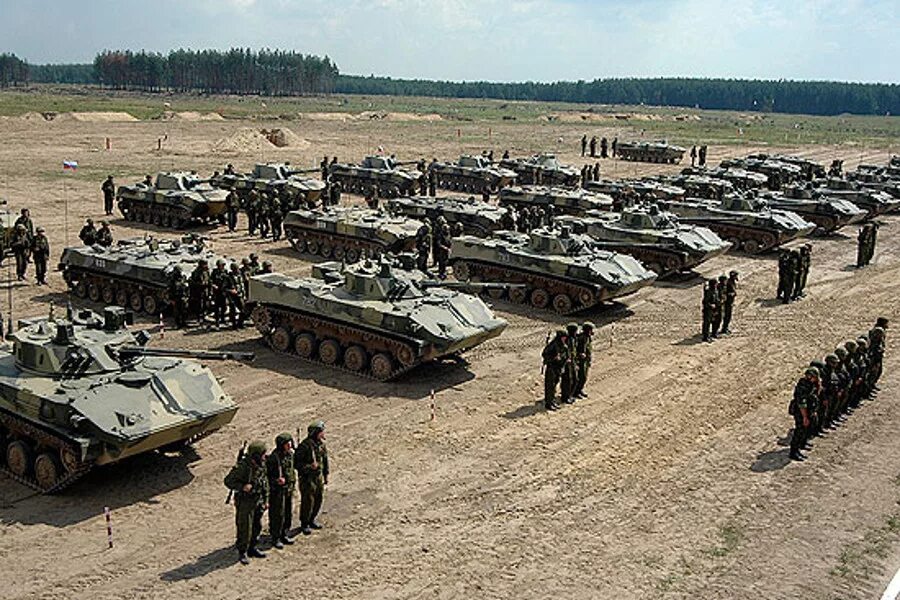 Танковые войска. Сухопутные танковые войска. Колонна военной техники. Современные танковые войска.