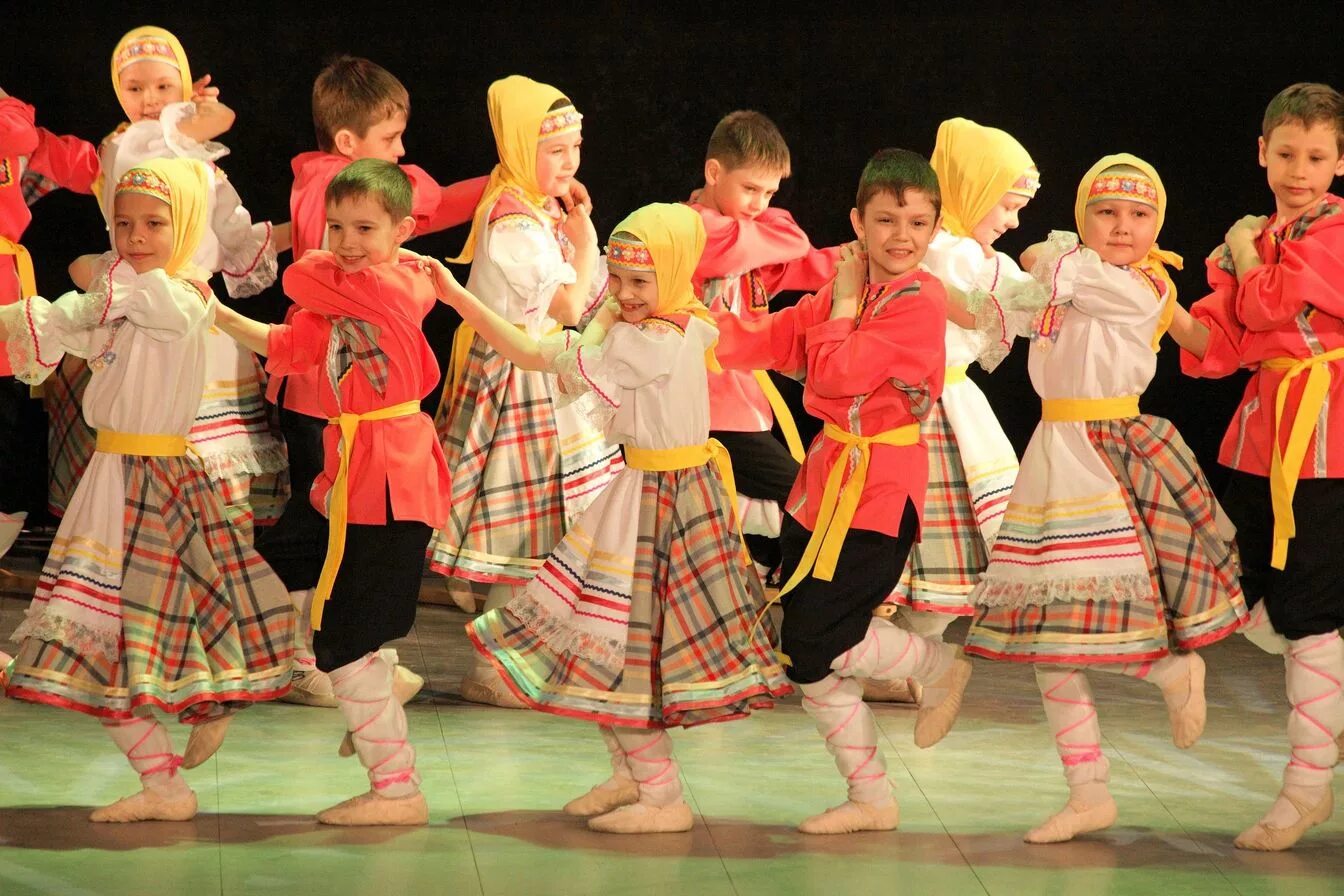 Народный танец кадриль. Русский народный танец кадриль. Ансамбль танца- кадриль. Народная кадриль русские народные танцы.