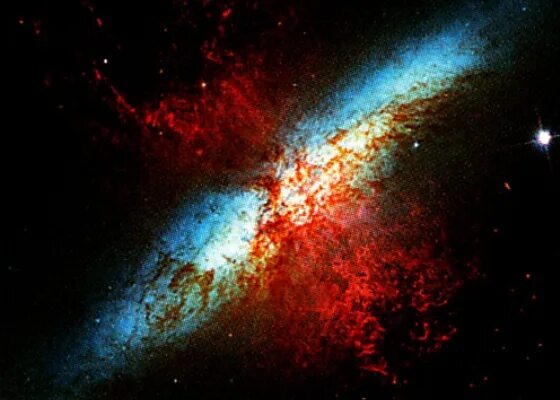 Галактика сигара. М82 галактика. галактика сигара m82 звездообразование. м82 сигара. галактика сигара хаббл.