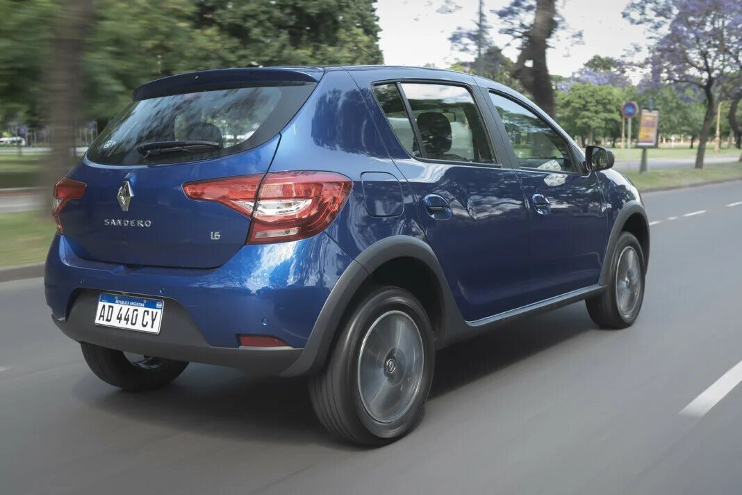 Renault sandero 2019 белый. Renault sandero 2. Renault сандеро степвей 2019. Renault sandero stepway 2 рестайлинг. Рено сандеро степвей 2019 красный.