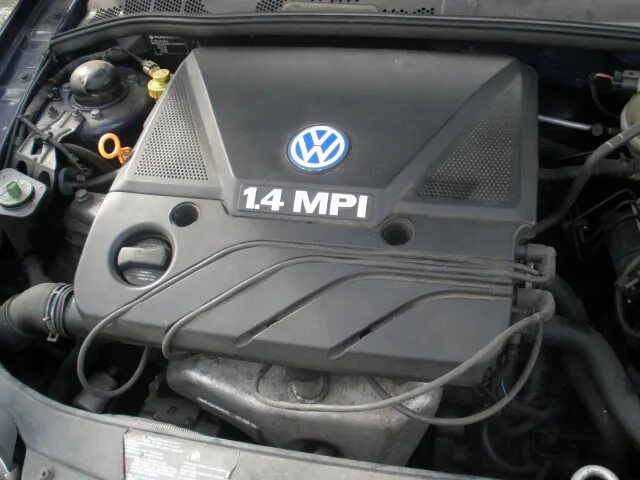 Volkswagen mpi. Двигатель Фольксваген 1.4 MPI. Двигатель 1 и 4 MPI от Volkswagen. 1.4 MPI Golf 5. Крышка двигателя Фольксваген гольф плюс 1.4 MPI.
