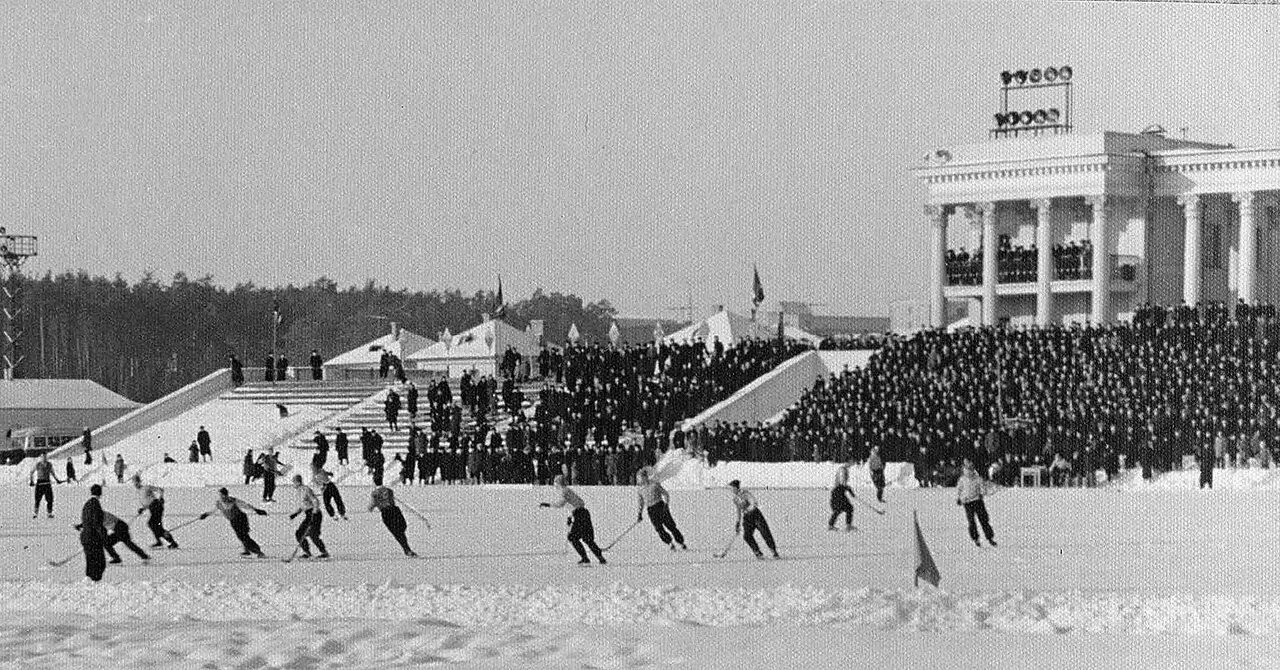 Стадион жуковский. Стадион Метеор Жуковский. Каток Метеор Жуковский. Метеор Жуковский старый.