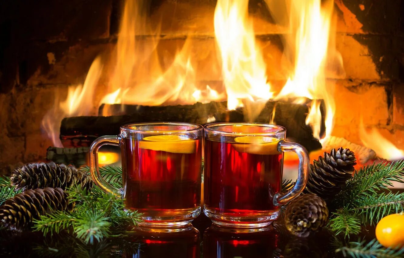 Чай теплый вечер. Чай у камина. Зима камин. Глинтвейн у камина. Новогодний уют.