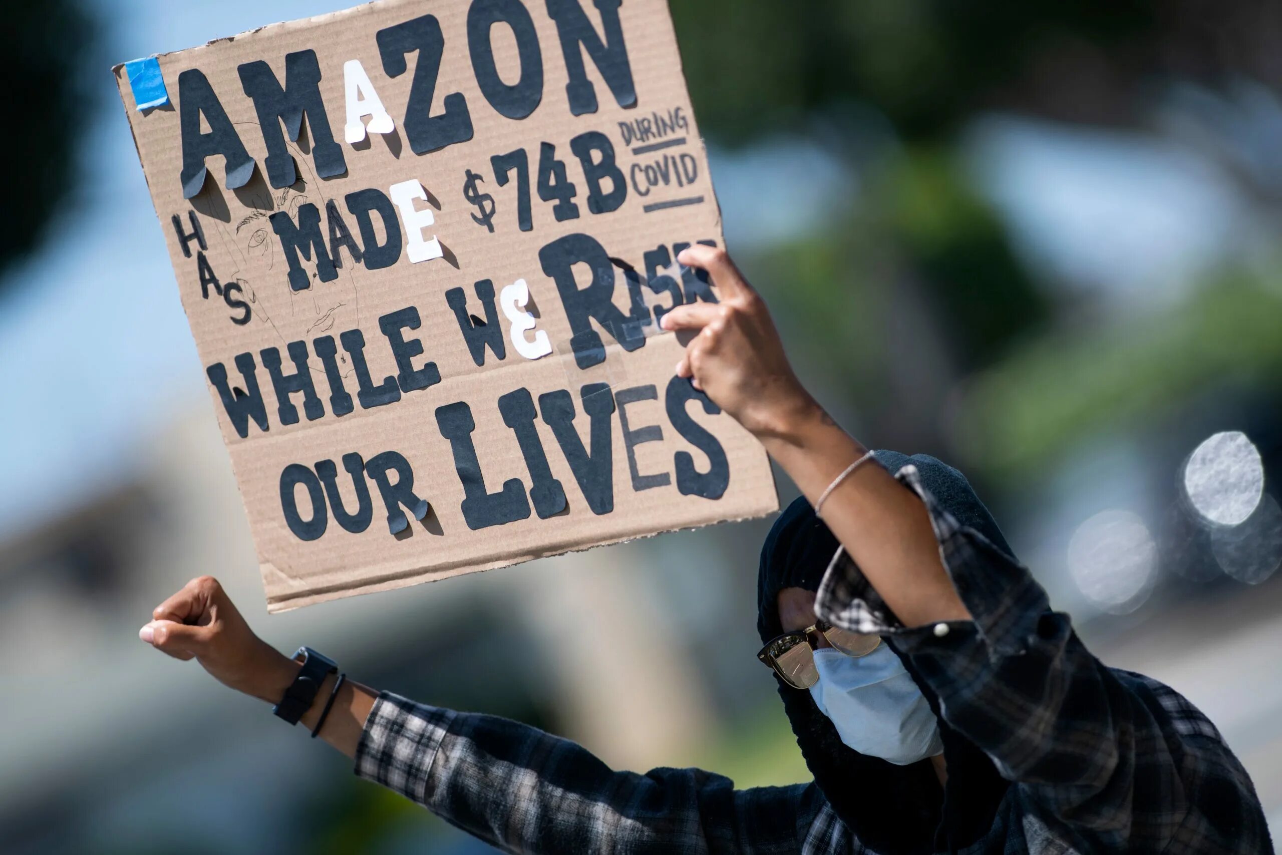 Amazon workers protest. Company unionization. Amazon losing