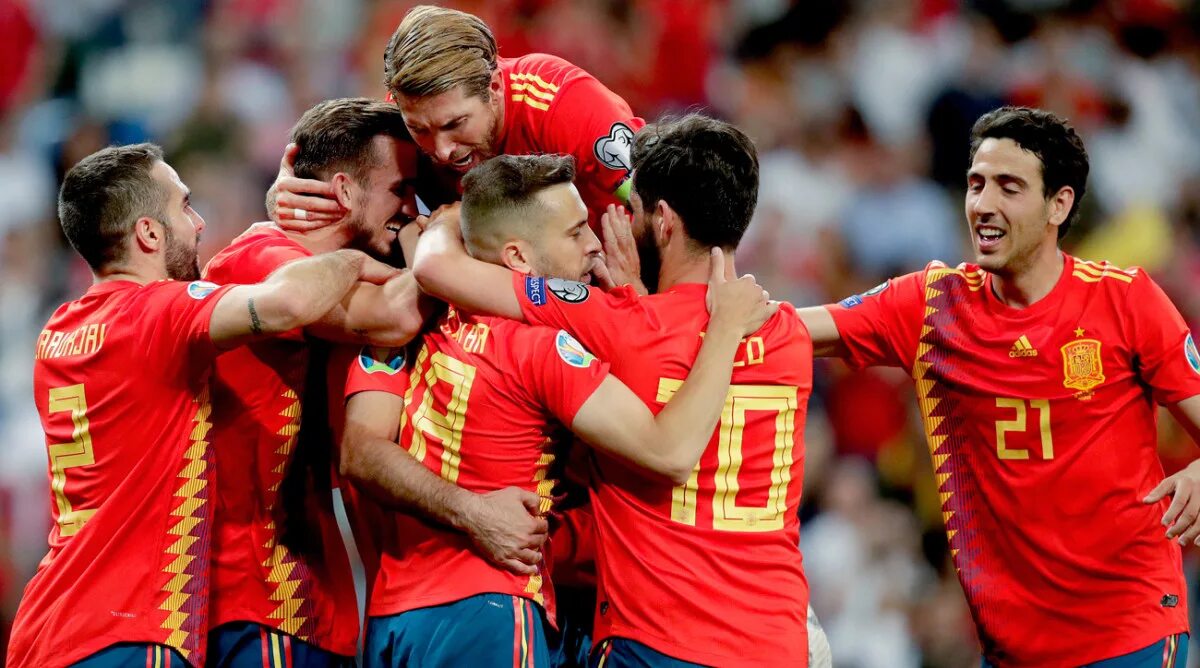 Сборная испании 2022. Сборная испании по футболу на чм 2022. Сборная испании евро 2012. Испания футбол сборная. Хави сборная испании.