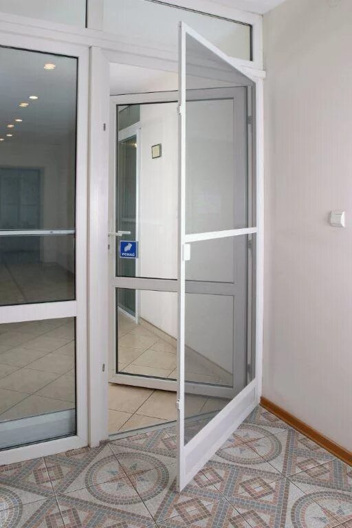 дверная москитная сетка на петлях rehau 70 t94.