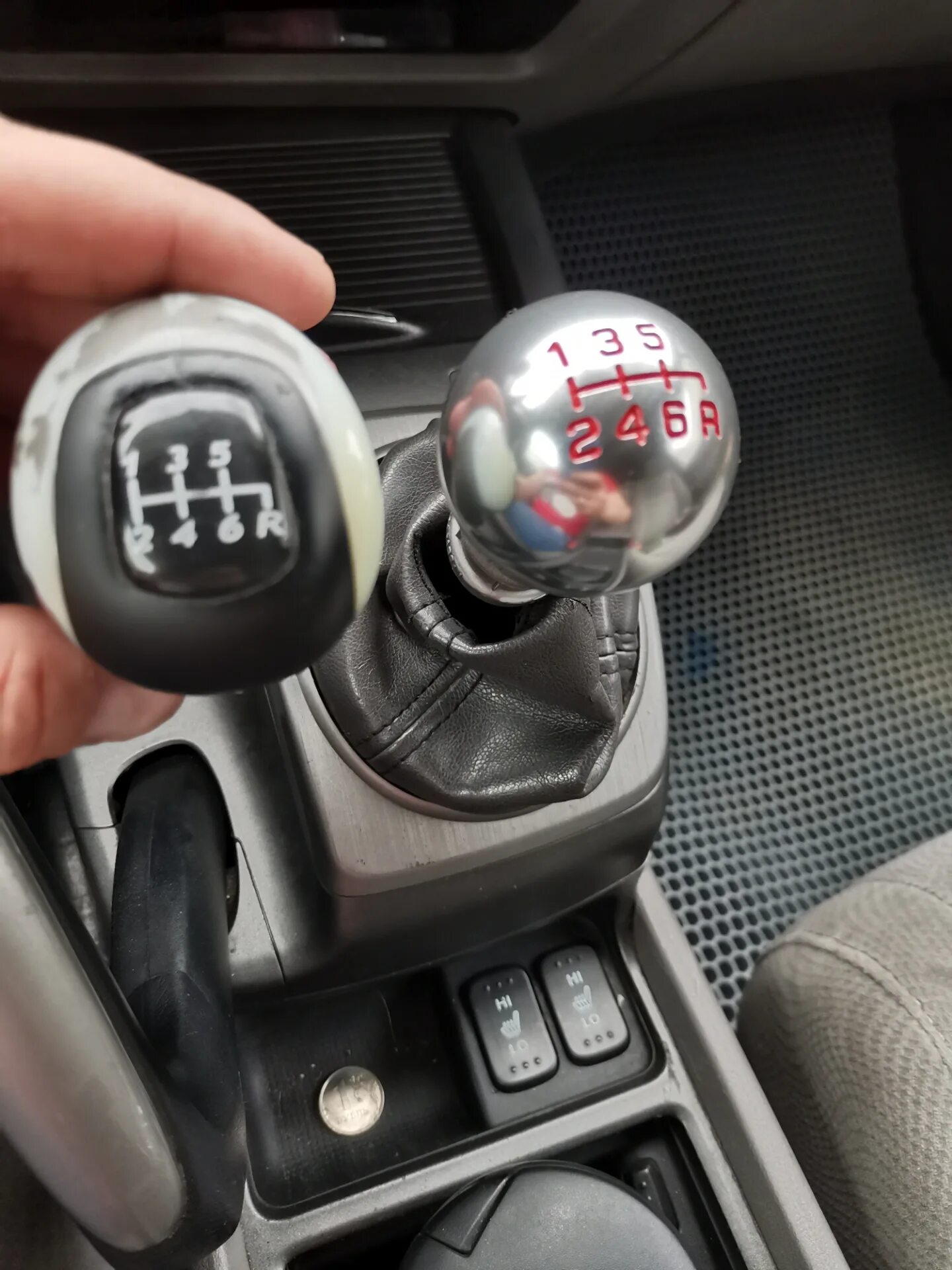 Ручка кпп honda civic 8. Чехол для рычага переключения передач honda jazz вариатора. Хонда цивик переключение передач. Ручка акпп honda civic 2007. Honda civic 2010 коробка передач.