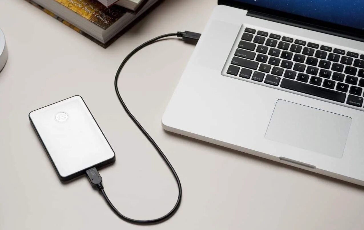 Внешний жесткий диск mac os. Жесткий диск эппл внешний облачный. macbook usb для внешнего hdd. старый внешний жесткий диск эпл. apple диск c.