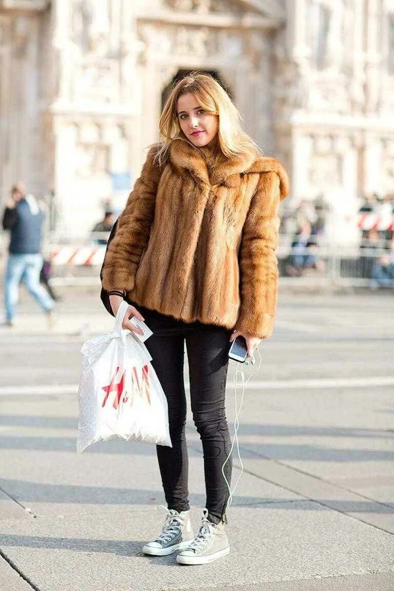 С чем одеть шубу норковую. Образы с норковой шубой до колена. Шуба норковая с поясом стрит стайл. С чем одеть шубу норковую. С чем одеть шубу норковую.
