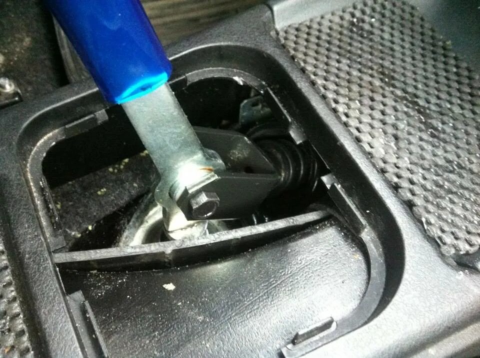 Кулиса кпп на ваз 2107 от приоры. Устройство кулисы ваз 2110. Ваз 21099 кулиса коробки передач. Что такое кулиса. Кулиса vt2009b.