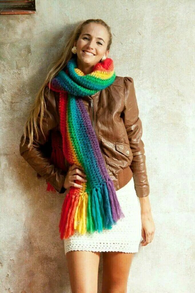 Цветной шарф. Разноцветный шарф. Радужный шарф. Многоцветные вязаные шарфы. Разноцветный вязаный шарф.