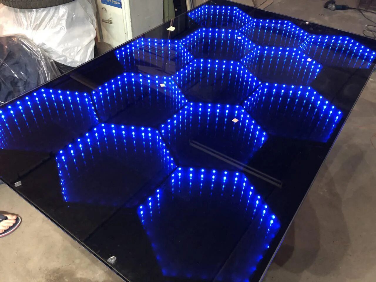 Как сделать эффект бесконечности. Как сделать эффект бесконечности. Эффект бесконечности своими руками. Стол с эффектом бесконечности. Стол со светодиодной подсветкой.