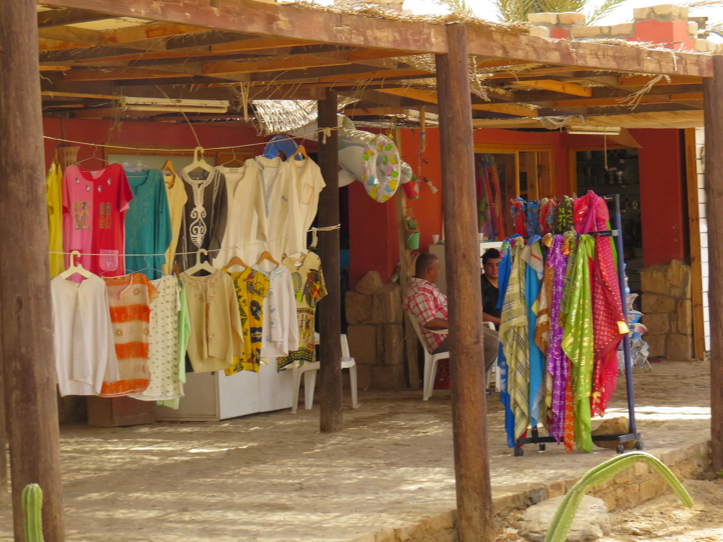 одежда на бали. сочи магазины. пляжный магазин. пляжный магазинчик. пляжный бар.