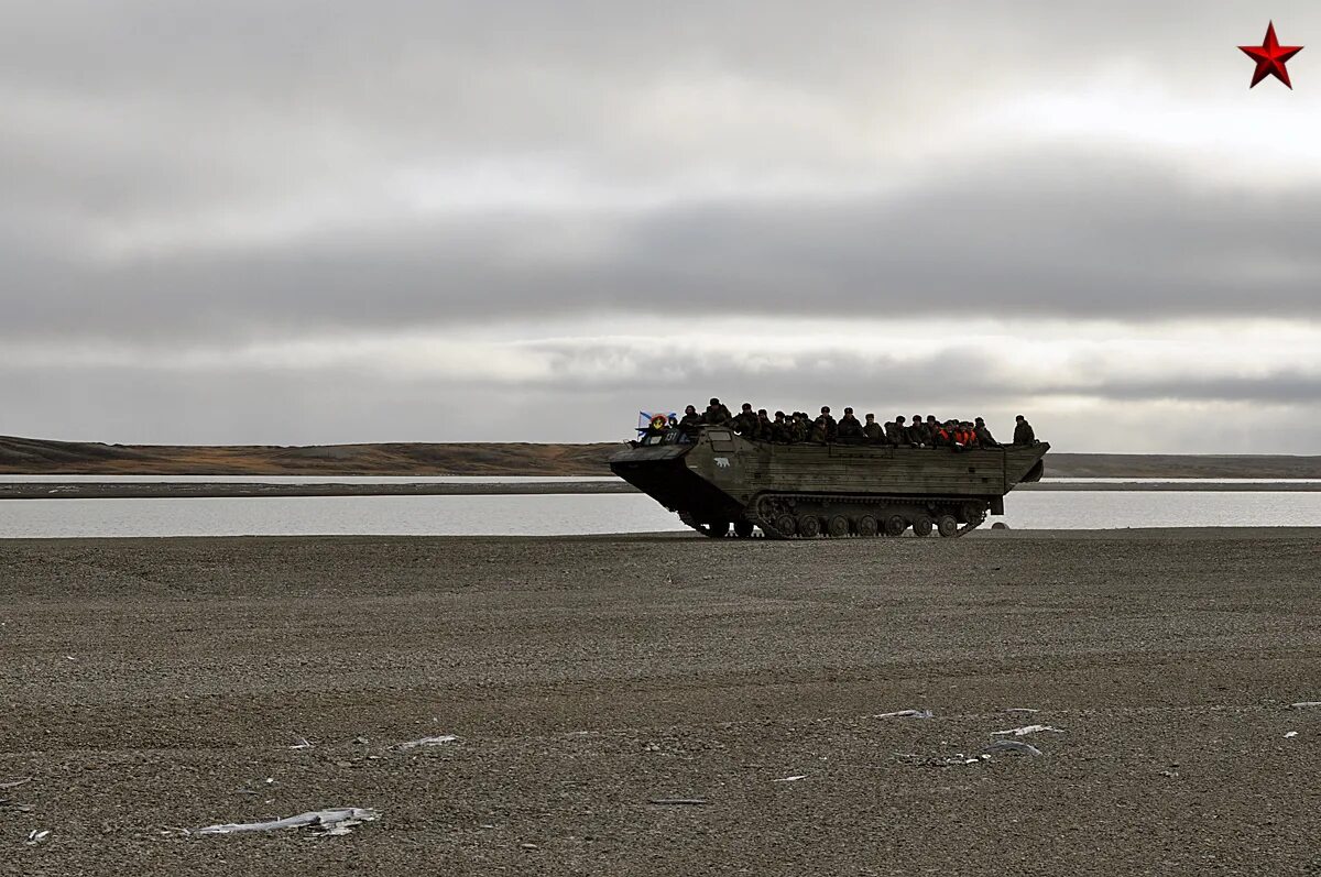 Котельный образ. Новосибирские острова остров котельный. военная база полярная звезда на острове врангеля. новосибирские острова военная база. остров врангеля военная база россии.